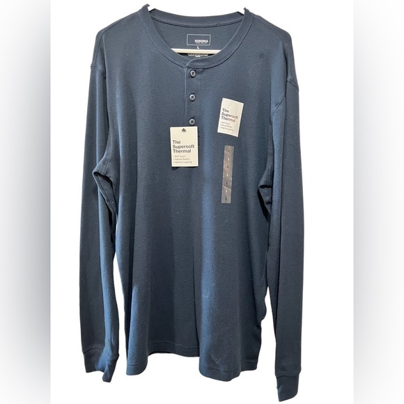 Sonoma Long Sleeve Thermal Small spot on left shoulder - Picture 1 of 1